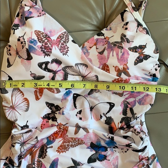 DKNY Printed Surplice Ruched One-Piece Swimsuit - Picture 4 of 8